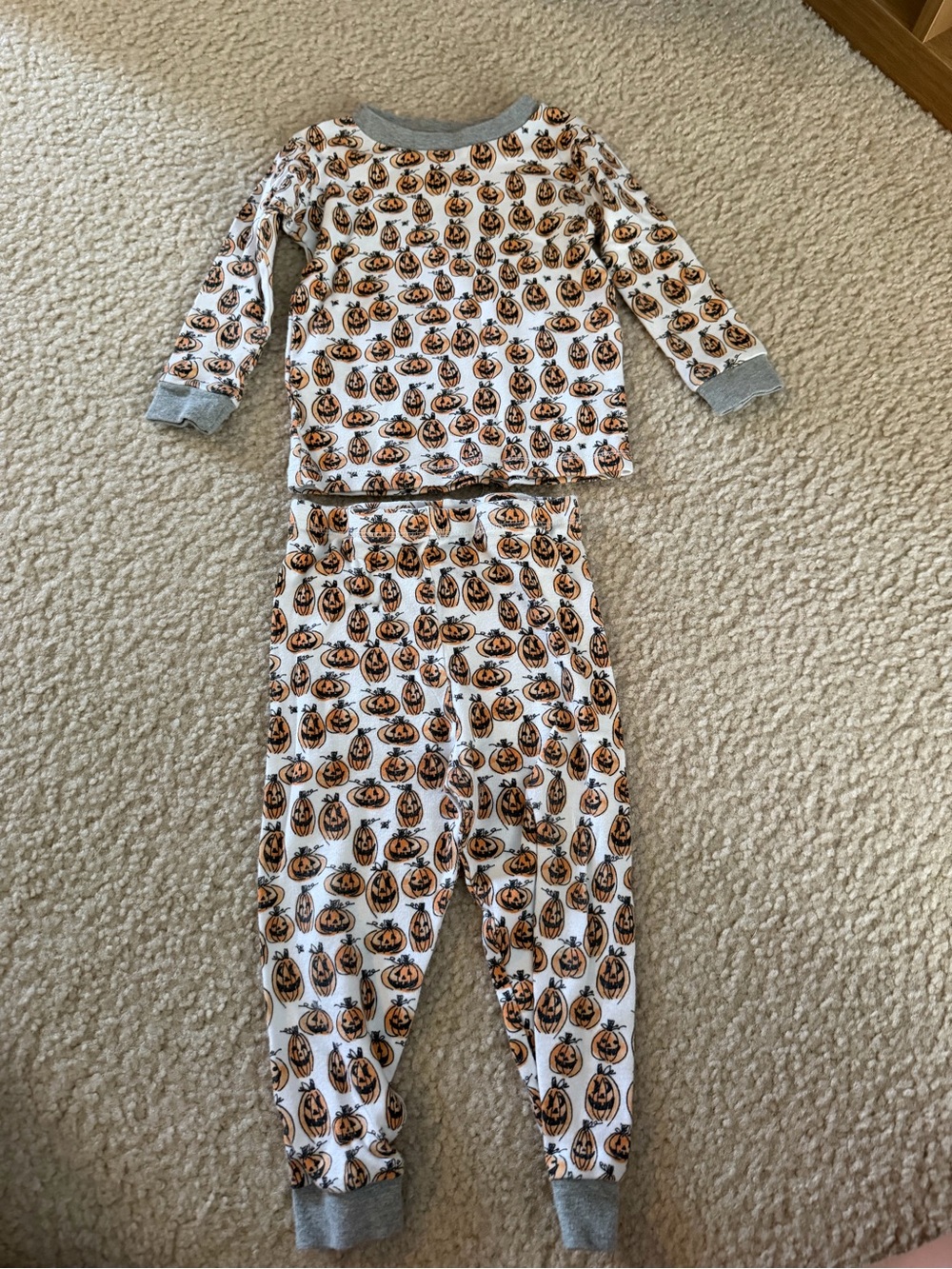 Burt's Bees Baby White & Orange Pumpkin Print Pajama Set with Gray Trim